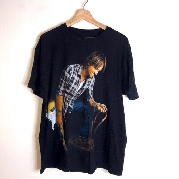 Tops - Keith Urban Escape Together World Tour 2009 T-Shirt size XL